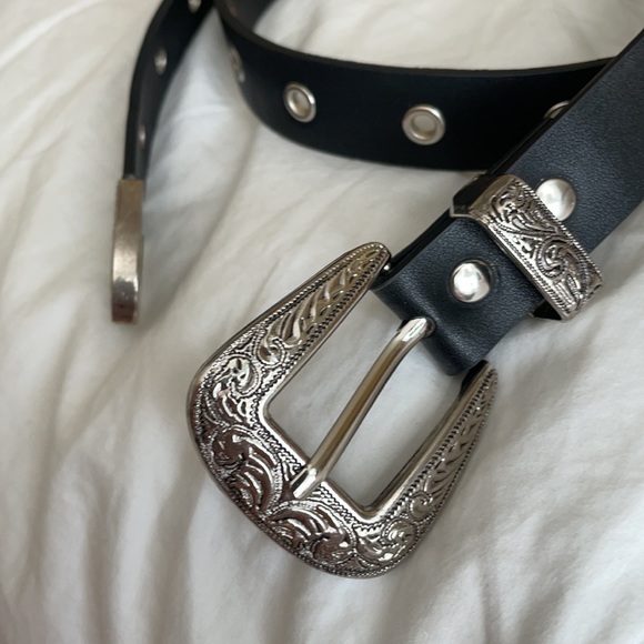 ⭐️brand new⭐️ thin silver belt - Picture 2 of 2